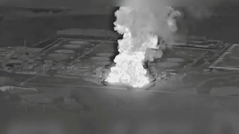 Orosz olajfinomítók és más olajlétesítmények az ukrán drónok célkeresztjében / Fotó: Magyarbirds / Reuters / UGC