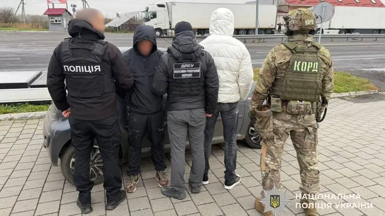Csapon elfogták a férfit, aki katonaköteleseket próbált illegálisan átcsempészni a határon. Fotó: Ukrán Nemzeti Rendőrség