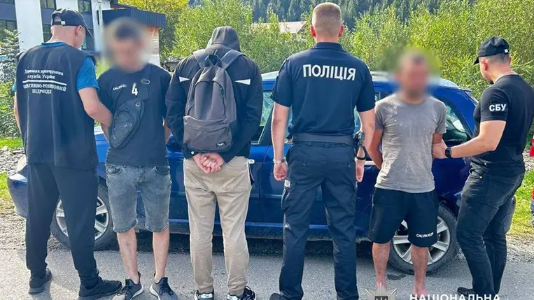 Rahó járásban embercsempészeket fogtak el – 11 ezer eurót kértek a határátlépésért. Fotó: Ukrán Nemzeti Rendőrség