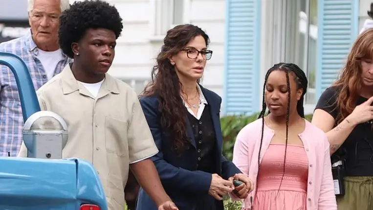 Sandra Bullock gyerekei már ilyen nagyok: Louis 16, Laila 13 éves