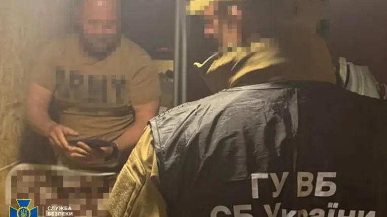 Sarcot vetett ki egy zászlóaljparancsnok a katonáira, közel egymillió hrivnyát vágott zsebre, de az SZBU leleplezte