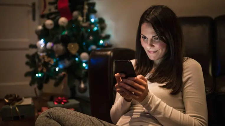 Súlyos egészségügyi kockázatokra figyelmeztetnek a mobiltelefonok miatt.Illusztráció. Fotó: NoSystem images / Getty Images