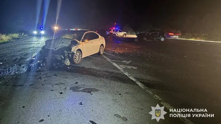 Ungvidéken, Szerednye községben történt súlyos közlekedési baleset július 1-jén, amely során három gyermek és további négy személy sérült meg. A rendőrség vizsgálódik. Fotó: Ukrán Nemzeti Rendőrség
