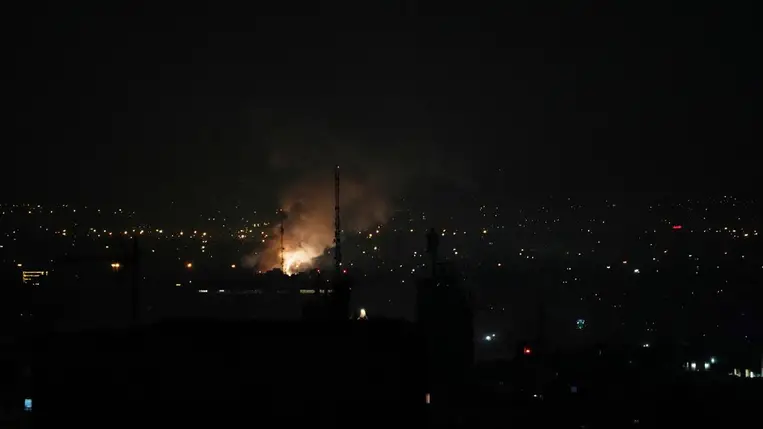 Teherán június 13-án, az Irán ellen végrehajtott izraeli légicsapások során. MTI/AP/Vahid Szalemi.