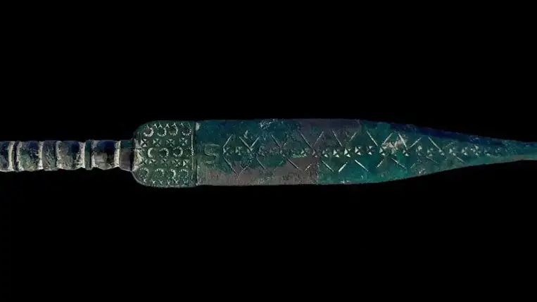 Titokzatos tőr került elő a Balti-parton, a napkultusz nyomait hordozza 