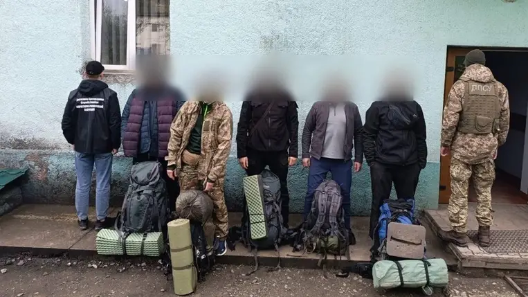 Turistáknak álcázott férfiakat tartóztattak fel a határőrök a Kárpátokban. Fotó: Ukrán Állami Határőrszolgálat
