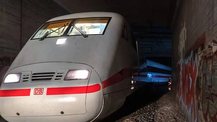 Ukrajnából menekült az a 16 éves lány, akit a vonat elé lökött egy iraki migráns férfi Németországban. Illusztráció. Fotó: Internet