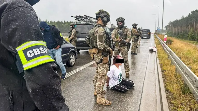 Ukrán állampolgárokat tartóztattak le Lengyelországban, akiket migránsok váltságdíjért való elrablásának gyanújával tartóztattak le