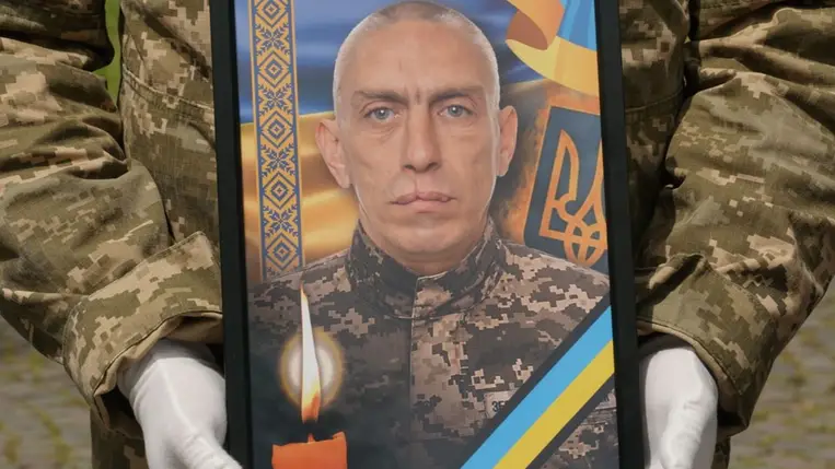 Ungváron elbúcsúztatták a 49 éves Viktor Murga katonát. Fotó: Ungvári Városi Tanács