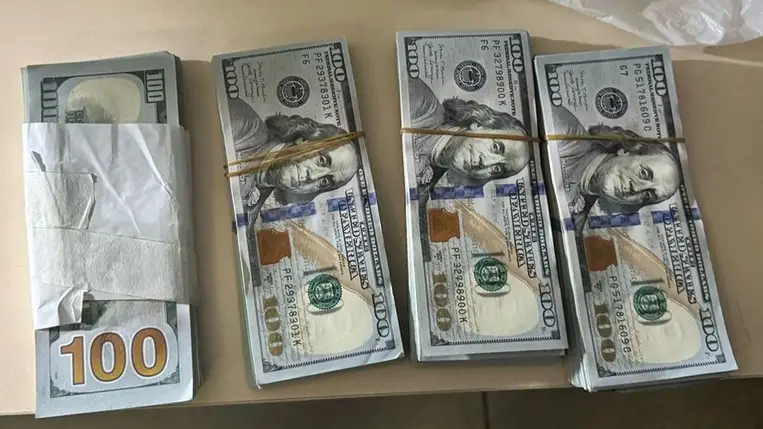 A vámosok 40 ezer dollár készpénzt foglaltak le az Ungvár–Visne Nemecke átkelőnél. Fotó: Kárpátaljai Vámhivatal/Facebook