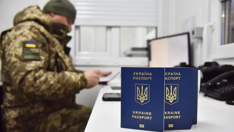 A vámrendszer adatbázisának meghibásodása miatt leállt a határforgalom: az országba való belépés és a kilépés átmenetileg lehetetlen. Fotó: DPSZU