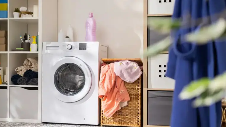 Van egy egyszerű szokás, ami azonnal jó illatúvá teszi a ruhákat és a mosógépet 