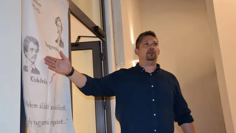 A versvándor ismét Beregszászon: Petőfi és Arany barátsága - Tóth Péter Lóránt előadóestje az Ortutay Görögkatolikus Központban. Fotó: Kárpátinfó/ Kovács Elemér