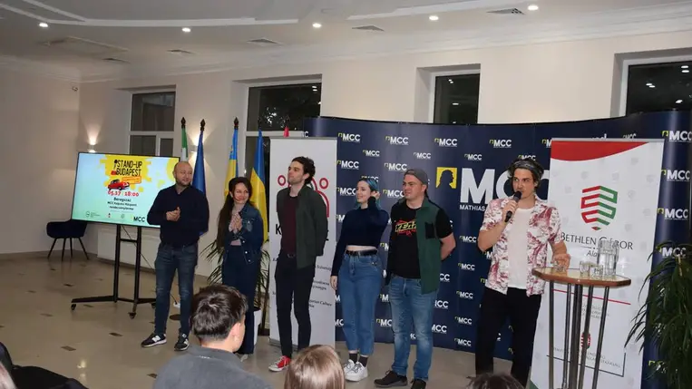 Vidám percek a Stand-Up Budapest humoristáival - Társkeresés, hétköznapi kapcsolataink. Fotó: Kárpátinfó/ Kovács Elemér