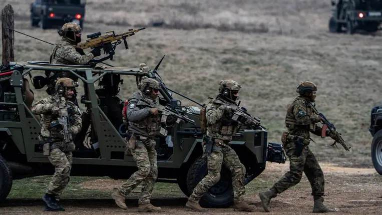  NATO katonák hadgyakorlaton 2025. február 13-án. Fotó: Hristo Rusev / Getty Images