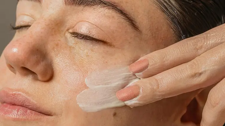 8 természetes módszer, amivel teltebb lesz az arcbőröd – injekciók nélkül