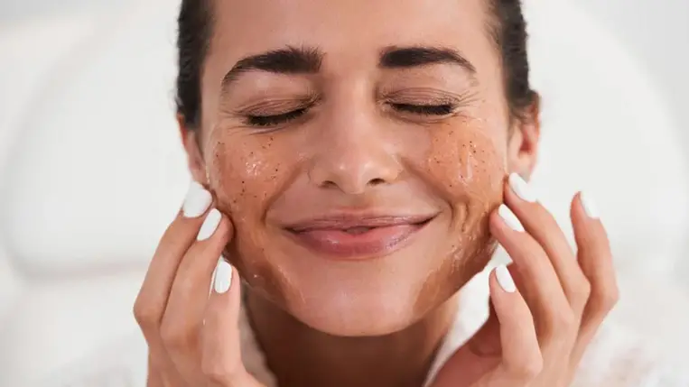 Ez a 7 rossz szokás a legártalmasabb a bőrödre – Próbáld nem elkövetni őket