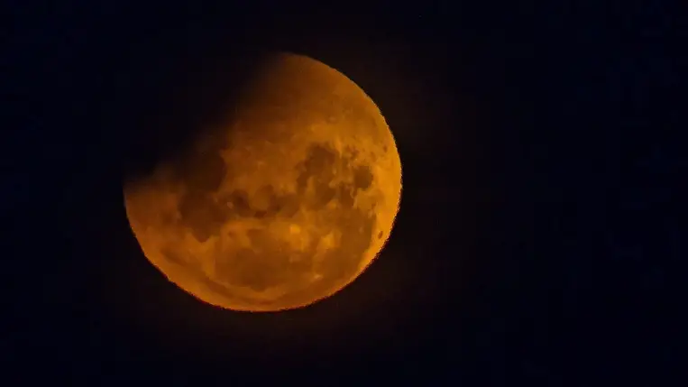 Sokkoló felfedezést tett Kína a Holdon; átírhatja a földi élet történetét