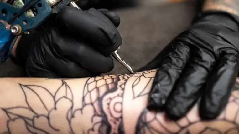 Ijesztő figyelmeztetés: súlyos árat fizethetünk a tetoválásért