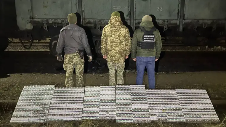 Illegális cigarettaszállítmány bukott le Kárpátalján. Fotó: DPSZU