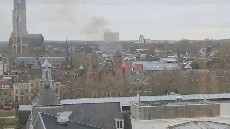 Lángoló épület Utrechtben, Hollandiában, 2026. január 15-én. Fotó: ARNO LEBLANC / REUTERS