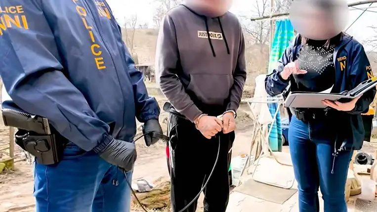 Letartóztattak egy férfit, aki a saját unokahúgát kényszerítette szexuális cselekményre Magyarországon. Fotó: Youtube.com