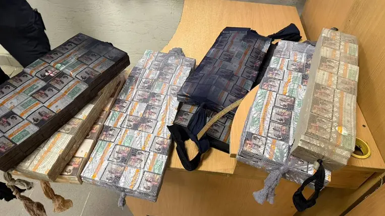 Testükre erősítve csempészték a cigarettát – lebuktak a határon. Fotó: Ukrán Állami Határőrszolgálat