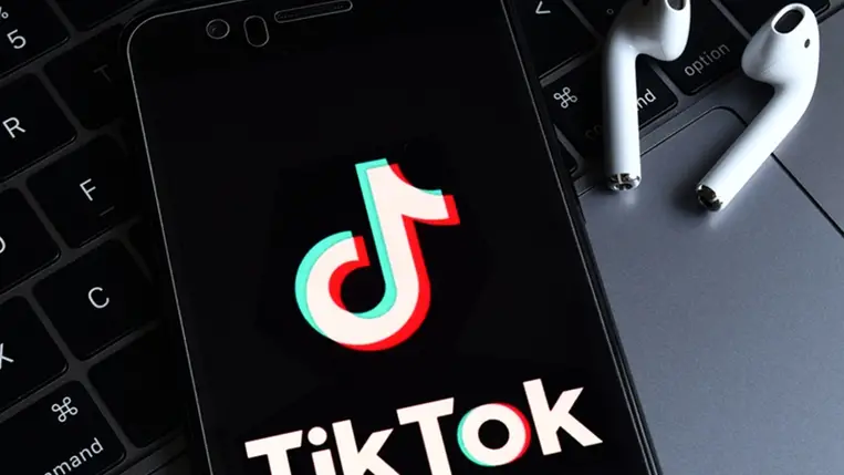 A TikTok kínai videomegosztó közösségi hálózati szolgáltatás. Illusztráció