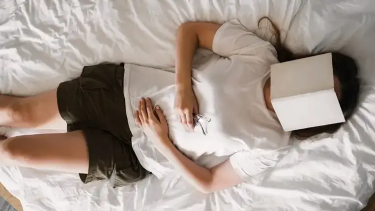 A háton alvás ezért egészséges