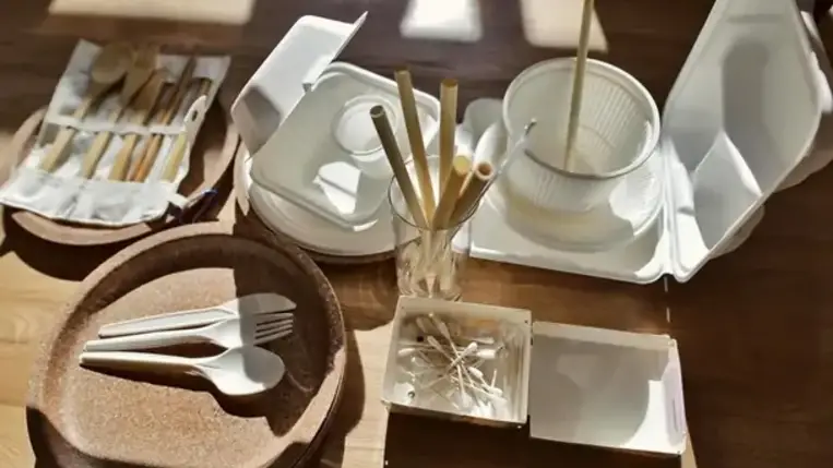 Ukrajnában betilthatják a műanyag edények használatát