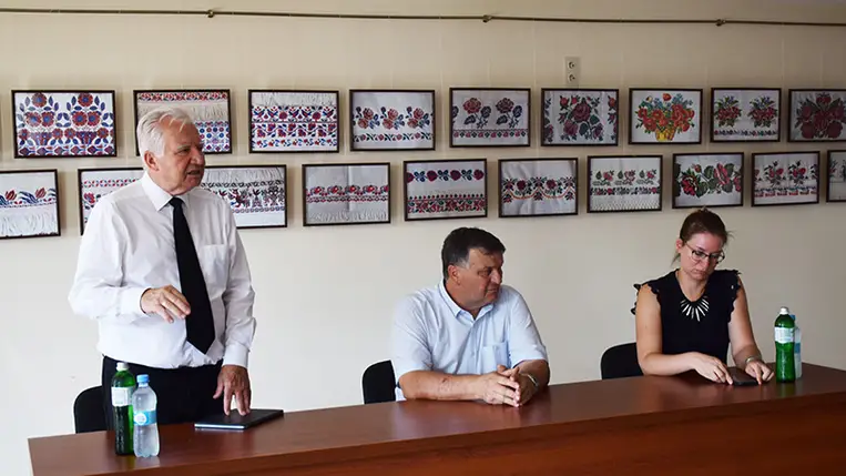 Búzaösszeöntés Nagydobronyban. Fotó: Kovács Elemér