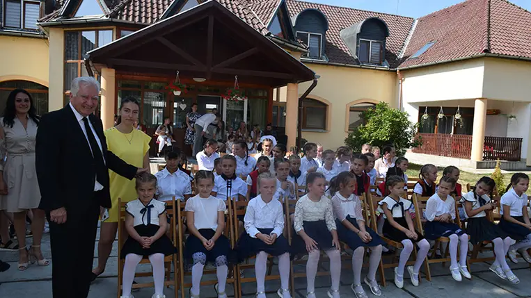 Búzaösszeöntés Nagydobronyban. Fotó: Kovács Elemér