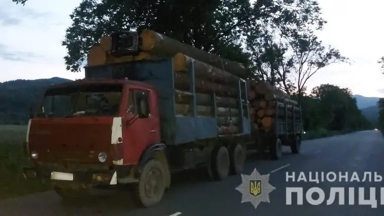 Egyszerre két teherautót foglaltak el a rendőrök Kárpátalján