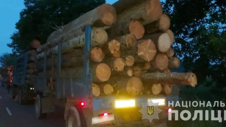 Egyszerre két teherautót foglaltak el a rendőrök Kárpátalján