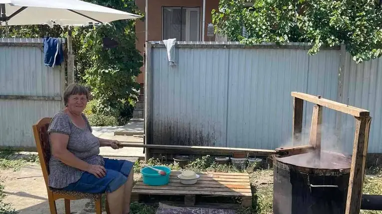 Rotyog az üstben a szilva - Lekvárfőzés előrehozva