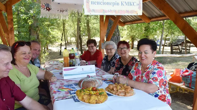 Nemzedékek találkozója a Dédai-tónál