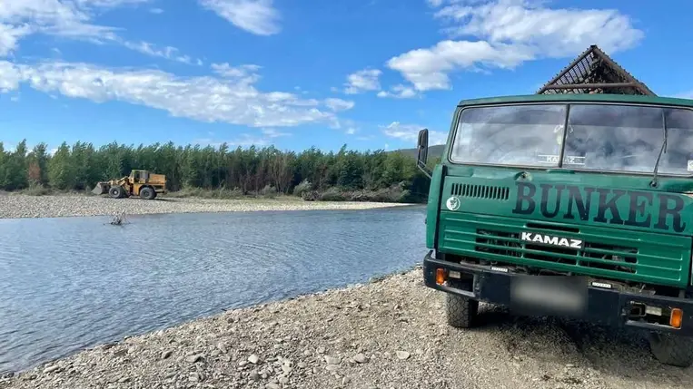 Illegális kavicskitermelést lepleztek le a Beregszászi járásban