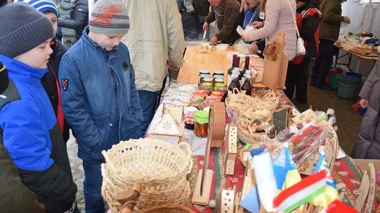 Adventi vásár Beregszászban. (Fotó: Kovács Elemér)