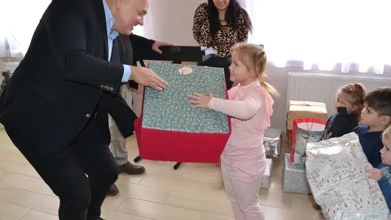 Anyaországi óvodák karácsonyi ajándékai Kárpátaljára.  (Fotó: Jakab Lajos)