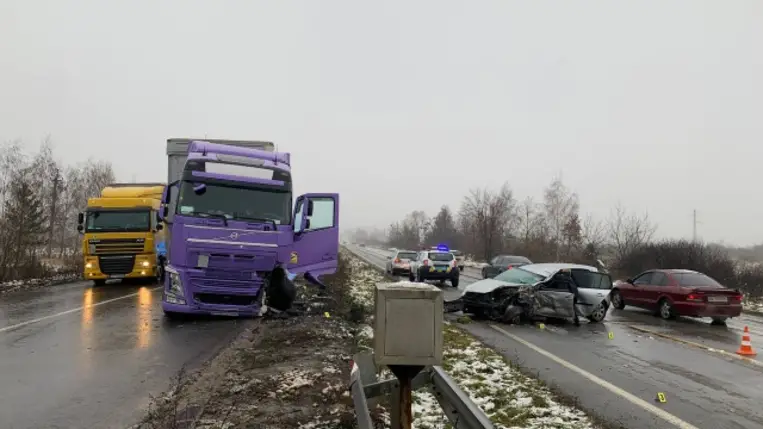 Tömegbaleset a Kijev-Csap autóúton Kárpátalján. (Fotó: Mukachevo.net)