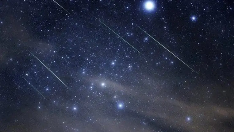 Látványos égi tűzijátékra számíthatunk, érdemes az eget fürkészni