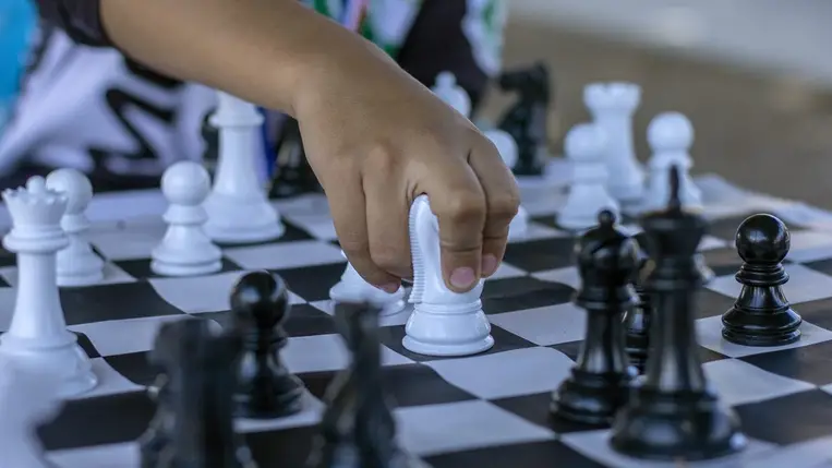 Játék közben törte el egy hétéves kisfiú ujját egy sakkrobot