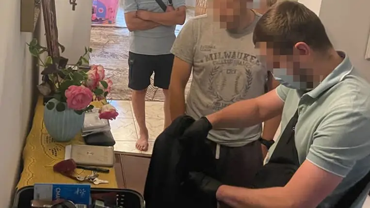 SZBU: 28 millió dollárt vittek ki bőröndökben Ukrajnából Asztélyon keresztül