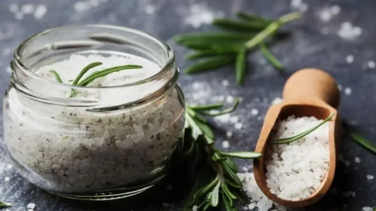 Mi mindenre jó a keserűsó?