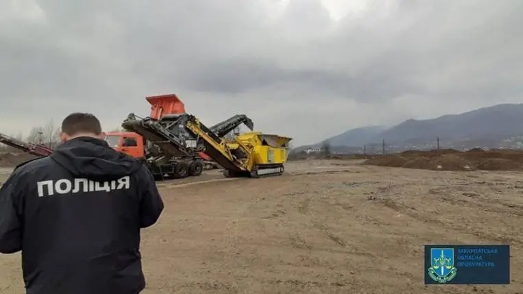 Sóder illegális kitermelése miatt áll bíróság elé egy vállalkozó Kárpátalján