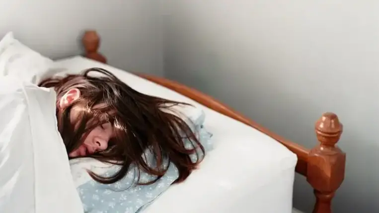 Esti szokások, amelyek tönkretehetik a hajat