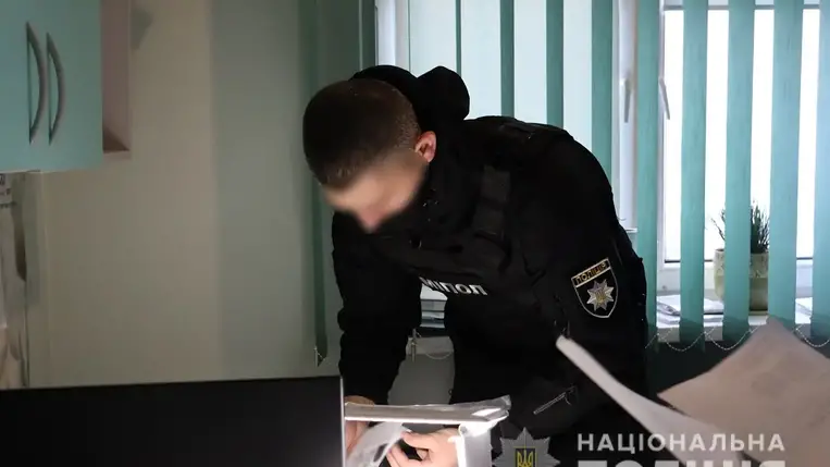 Hamis covid-igazolványokat árusító bűnözői csoportot füleltek le Kárpátalján