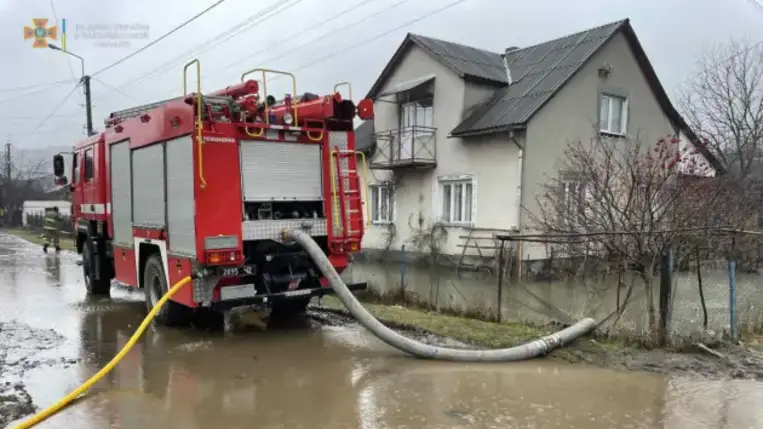 Továbbra is több mint 300 háztartás van víz alatt Kárpátalján