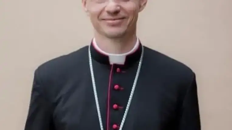 Ferenc pápa elfogadta Majnek Antal megyéspüspök lemondását a Munkácsi Római Katolikus Egyházmegye vezetéséről, és kinevezte Lucsok Miklós eddigi segédpüspököt az egyházmegye sede vacante és ad nutum Sanctae Sedis apostoli adminisztrátorává.