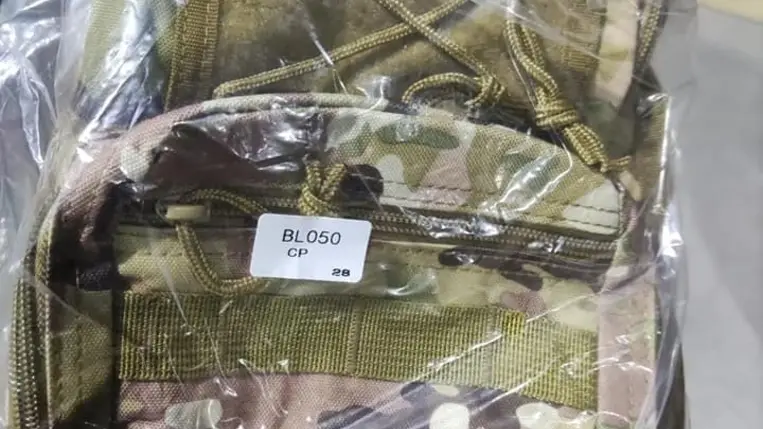 Katonai ruházatot foglaltak le Csapnál